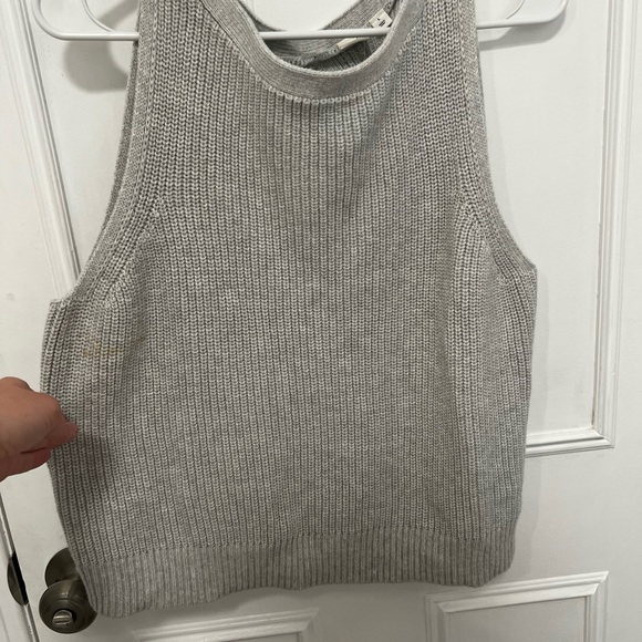 GAP Tank Top - Picture 3 of 4